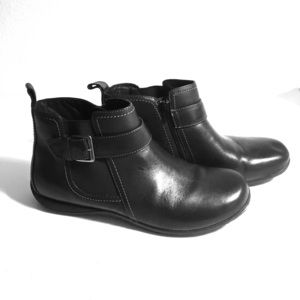 VIONIC Ankle Boots